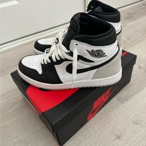 Size 9 mens Jordan 1 bleached coral